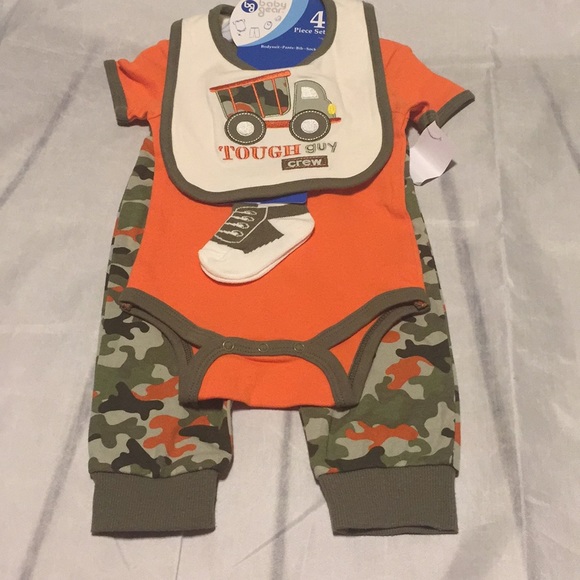 bib Bodysuit BabyGear 6 Piece Baby Gift Set Pants Sleeper 0-3; 3-6;6-9 Mo